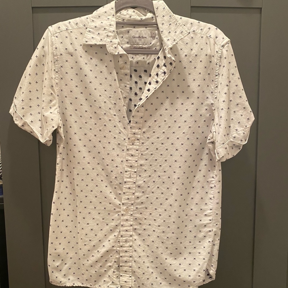 Mens Goodfellow Small Embroidered Button Down Shirt, like new